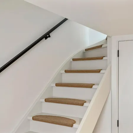 The Modern Burrow Зандфорт