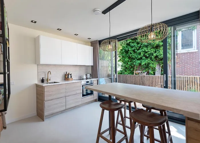 Дом отдыха The Modern Burrow Зандфорт